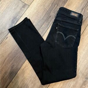 Women’s Black Mid Rise Skinny Levi Jeans Size 6